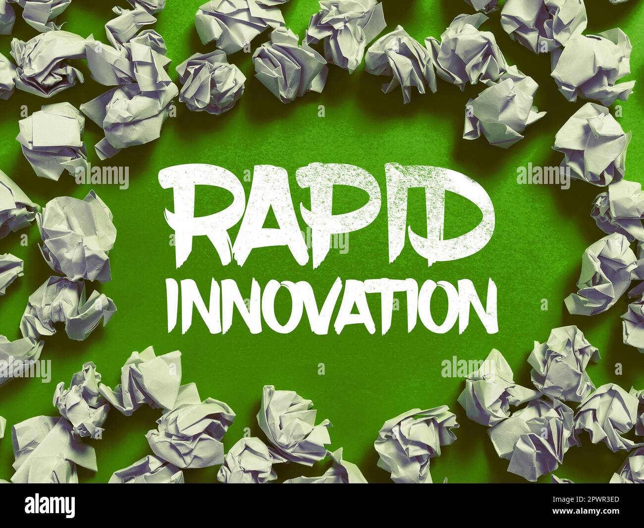 Textunterschrift mit Rapid Innovation, Geschäftskonzept, das charakteristisch für eine Website ist, die Suchmaschinenalgorithmen verwendet Stockfoto