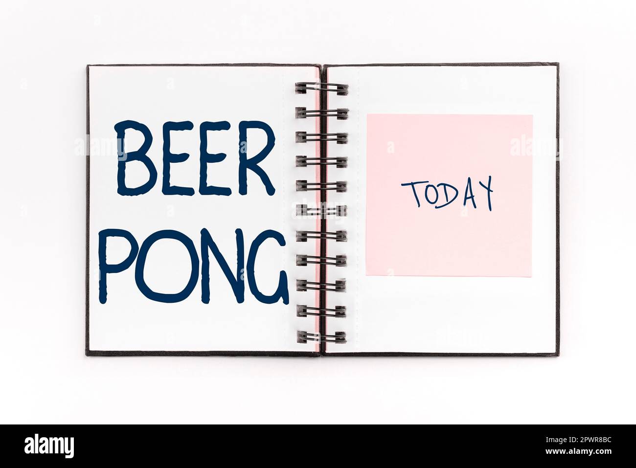 Text mit Inspiration Bierpong, Geschäftsidee ein Spiel mit Bierbechern und hüpfendem oder geworfenem Tischtennisball Stockfoto