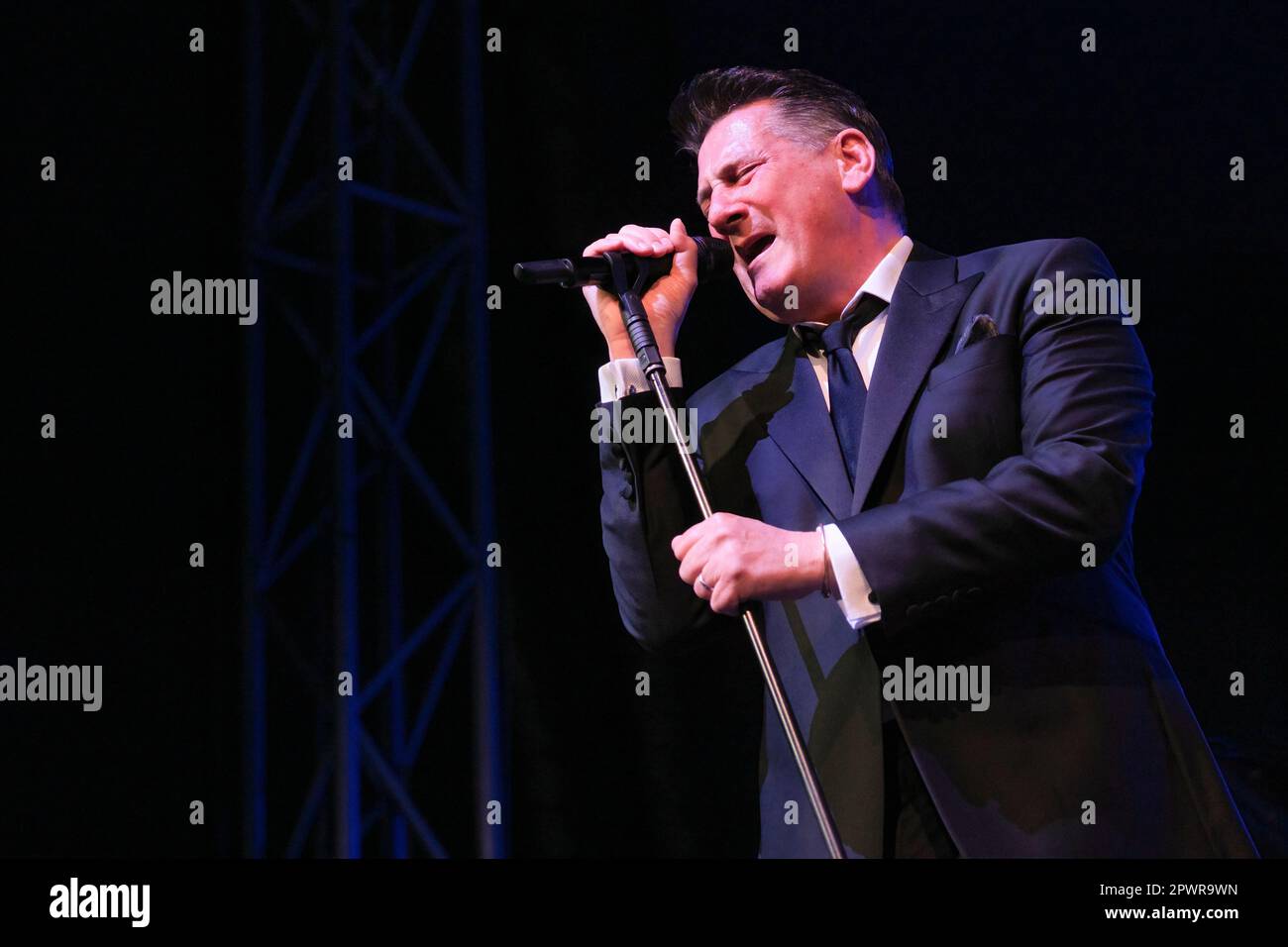 Tony Hadley tritt beim Cheltenham Jazz Festival am 29. April 2023 auf Stockfoto