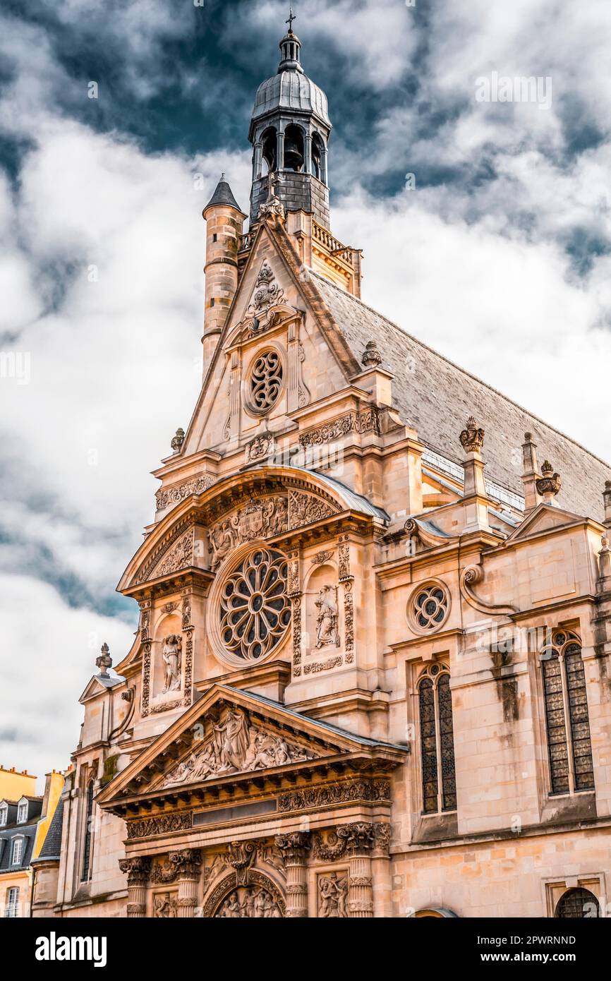 Die katholische Kirche Sainte Etienne du Monde am Place Sainte-Genevieve, Paris, Frankreich. Stockfoto