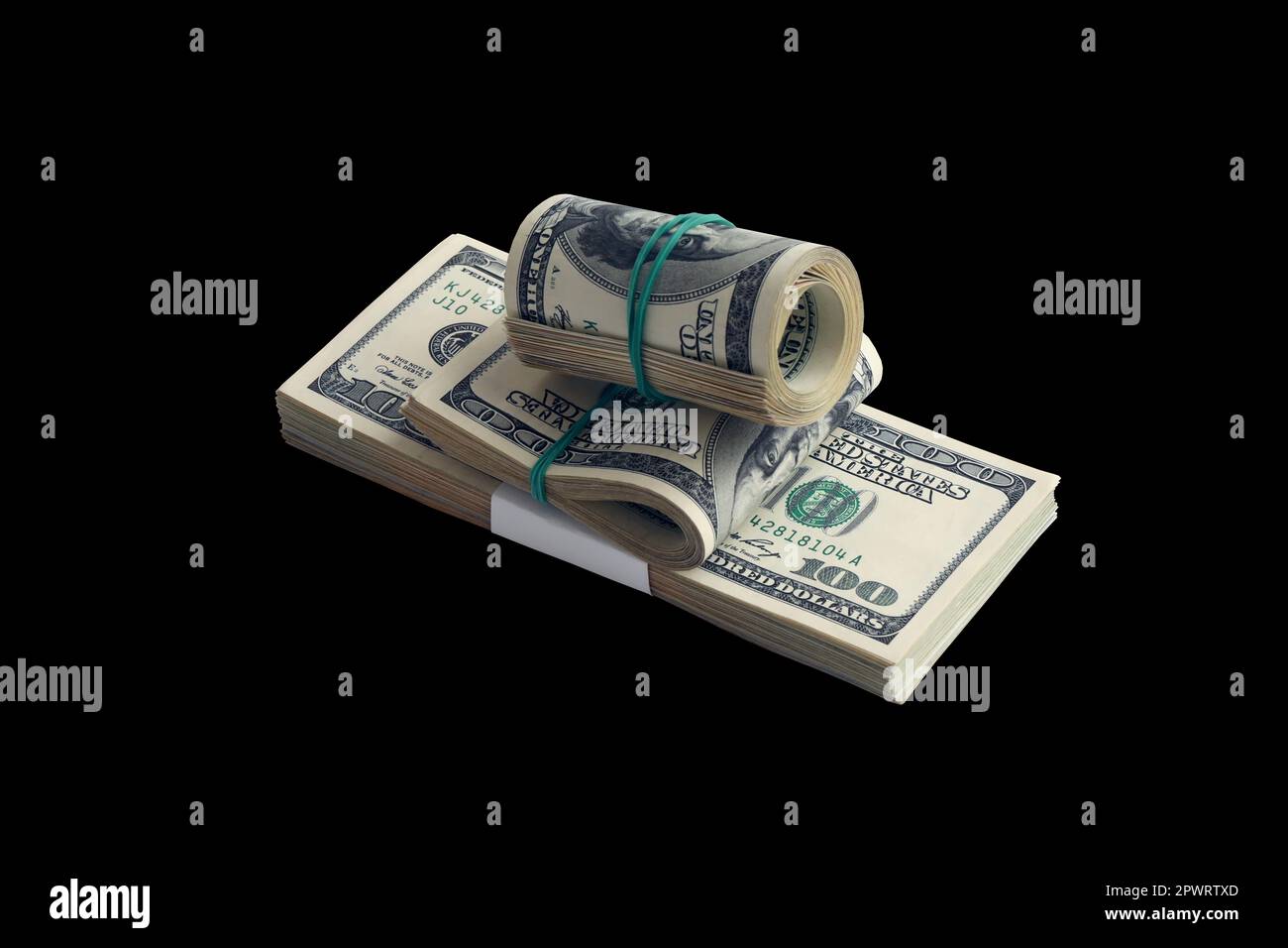 Ein Paket von US-Dollar-Scheinen, isoliert auf Schwarz. Pack American Money  mit hoher Auflösung auf perfektem schwarzem Hintergrund als Objekt für  Design Stockfotografie - Alamy
