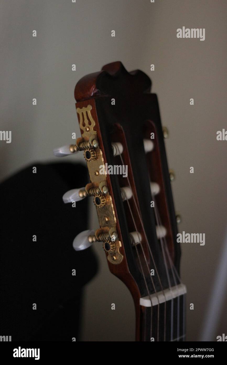 Akustik-Gitarre Headstock Detailaufnahme Stockfoto