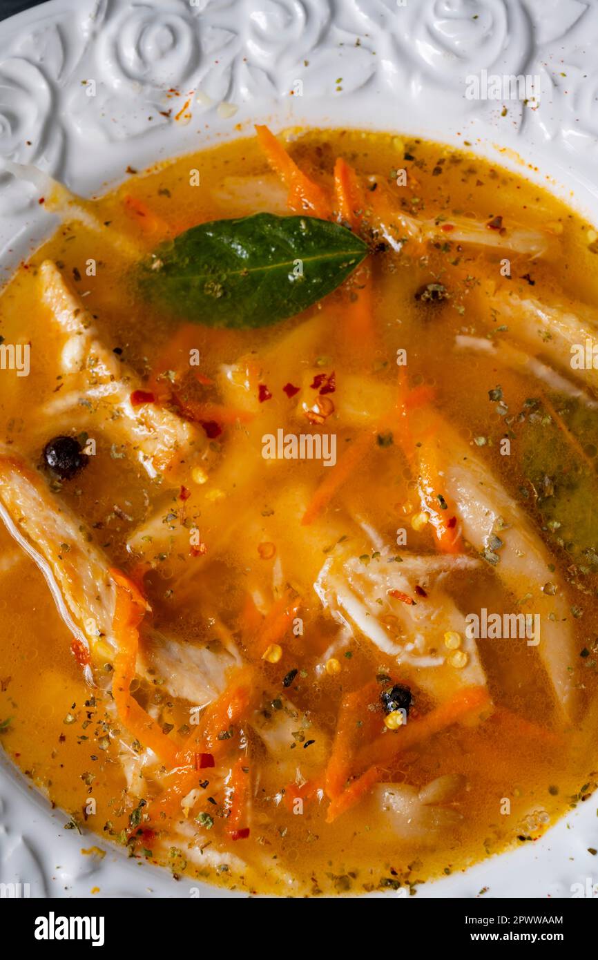 Pikante Austernsuppe mit Hühnerfleisch Stockfoto