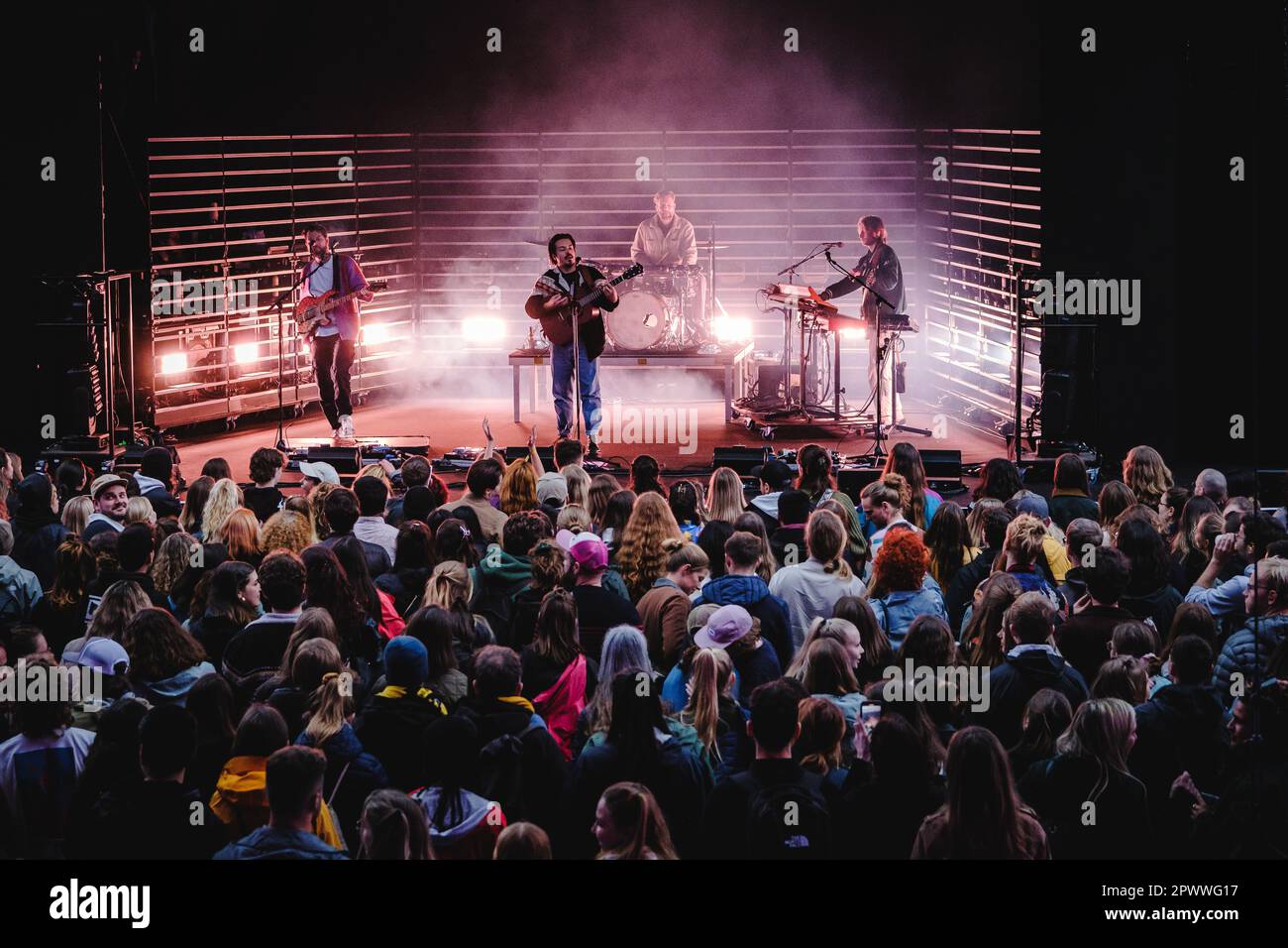 Bern, Schweiz. 30., 2023. April. Die deutsche Indie-Folk-Band Milky Chance führt im Rahmen der BYE BYE Festhalle in Bern ein Live-Konzert auf der Berner Expo auf. (Foto: Gonzales Photo - Tilman Jentzsch). Stockfoto