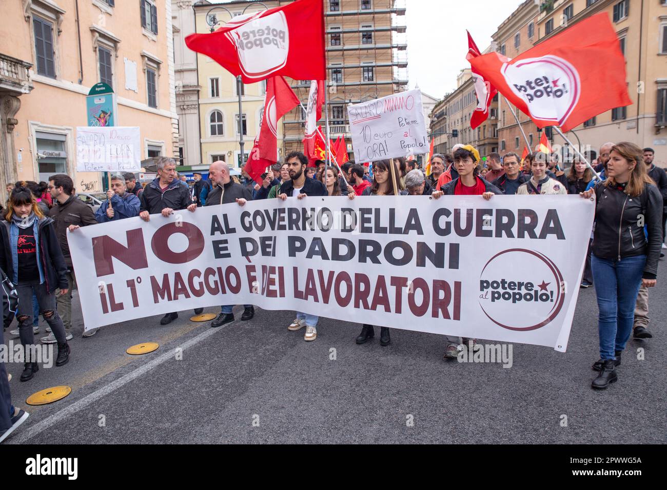 Rom, Italien. 1. Mai 2023. Demonstration, organisiert anlässlich des Labor Day am 1. Mai in Rom von der Unione Sindacale di Base (USB) und Studenten (Kreditbild: © Matteo Nardone/Pacific Press via ZUMA Press Wire), NUR REDAKTIONELLE VERWENDUNG! Nicht für den kommerziellen GEBRAUCH! Kredit: ZUMA Press, Inc./Alamy Live News Stockfoto