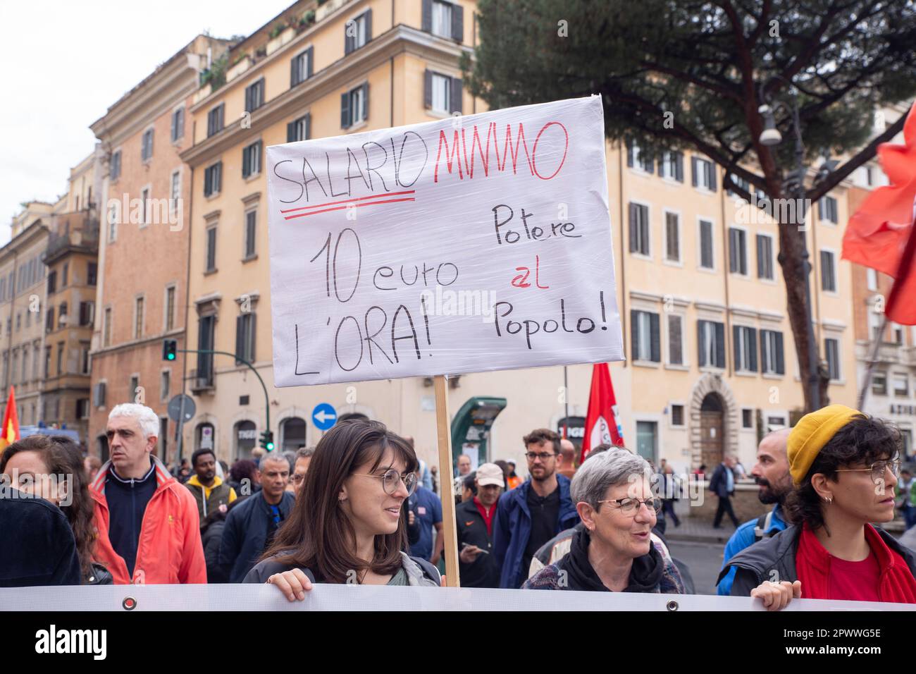 Rom, Italien. 1. Mai 2023. Demonstration, organisiert anlässlich des Labor Day am 1. Mai in Rom von der Unione Sindacale di Base (USB) und Studenten (Kreditbild: © Matteo Nardone/Pacific Press via ZUMA Press Wire), NUR REDAKTIONELLE VERWENDUNG! Nicht für den kommerziellen GEBRAUCH! Kredit: ZUMA Press, Inc./Alamy Live News Stockfoto