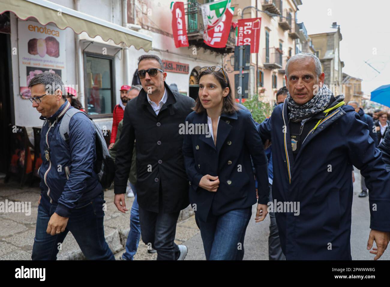 1. Mai 2023, Piana degli Albanesi, Palermo, Italien: Elly Schlein, Nationale Sekretärin der Demokratischen Partei (PD) nimmt an einem marsch zum Jahrestag des Massakers an Portella della Ginestra am Labor Day Teil, wo die CGIL einen marsch von Piana degli Albanesi organisiert hat. (Kreditbild: © Antonio Melita/Pacific Press via ZUMA Press Wire) NUR ZUR REDAKTIONELLEN VERWENDUNG! Nicht für den kommerziellen GEBRAUCH! Stockfoto