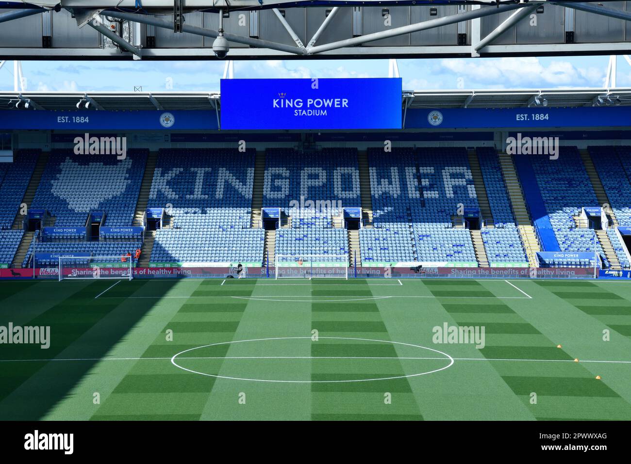 King Power Stadium, Leicester, Großbritannien. 1. Mai 2023. Premier League Football, Leicester City gegen Everton; eine allgemeine Ansicht des King Power Stadions mit dem Stand der North-Familie vom Kop Stand Credit: Action Plus Sports/Alamy Live News Stockfoto