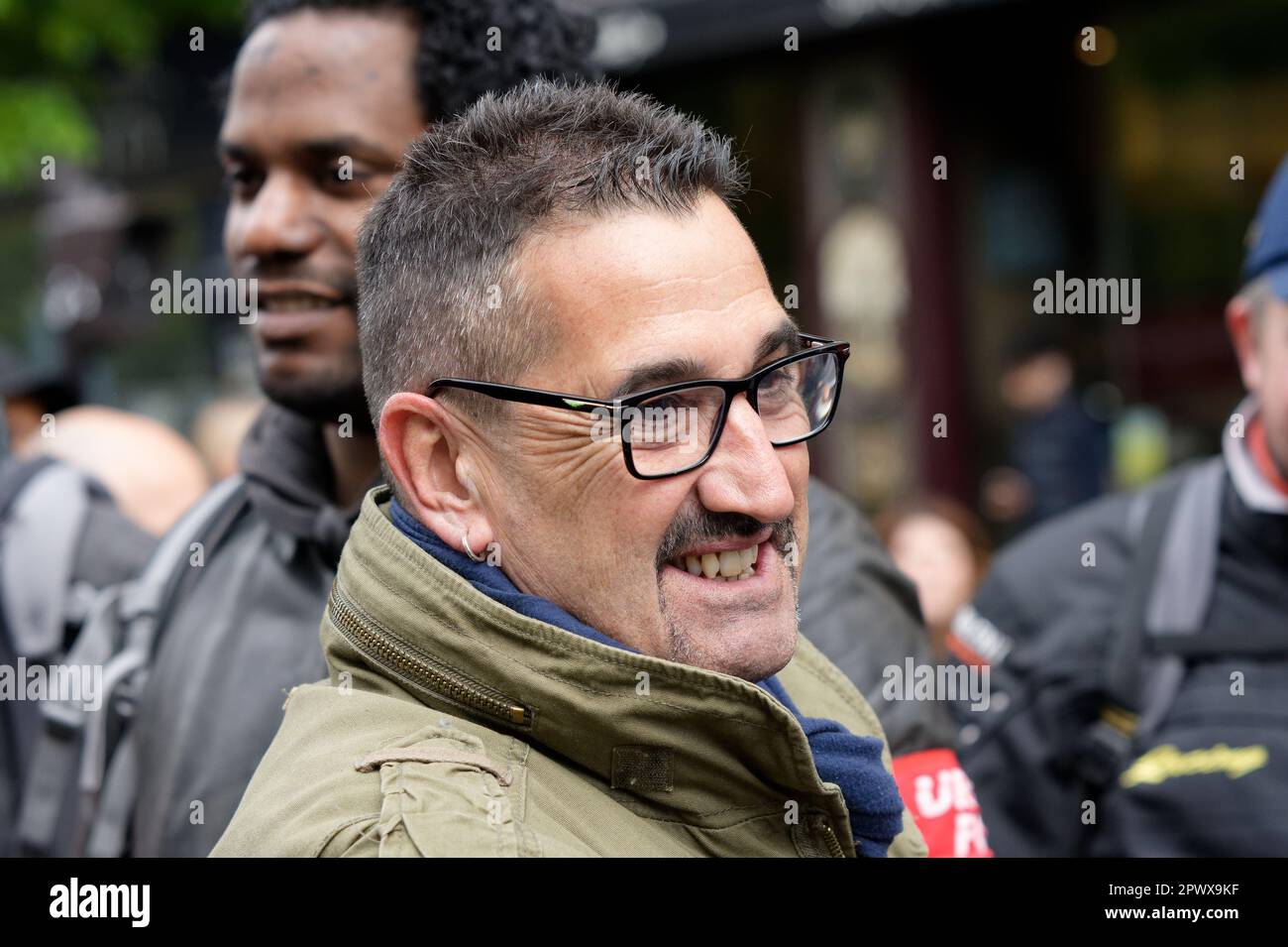 Les Francais en Colère dans les rues de Paris pour la fête du travail. 550000 Personen nicht défilé entre république et la Place de la Nation Stockfoto