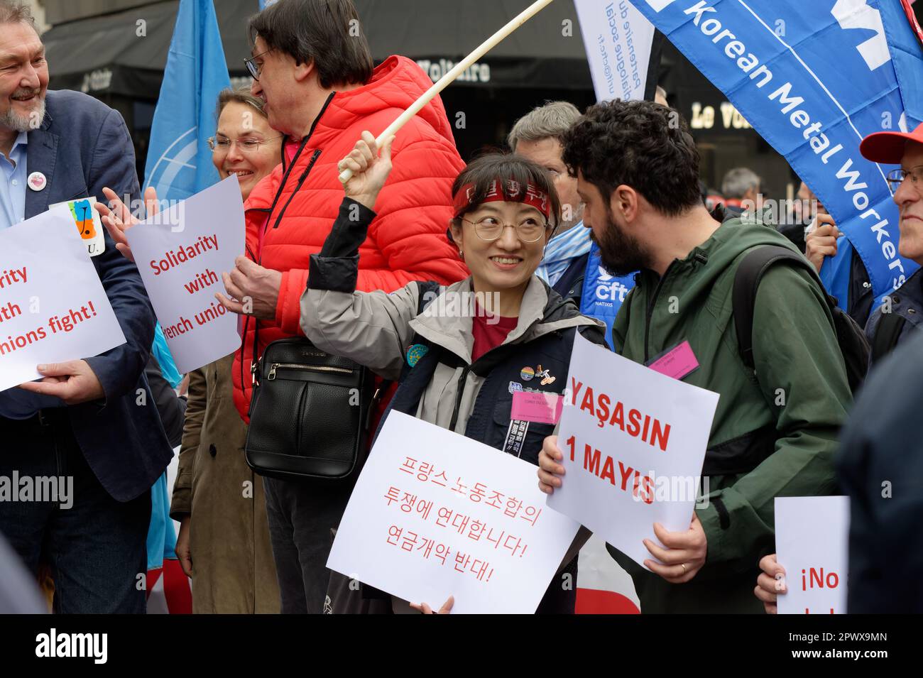 Les Francais en Colère dans les rues de Paris pour la fête du travail. 550000 Personen nicht défilé entre république et la Place de la Nation Stockfoto