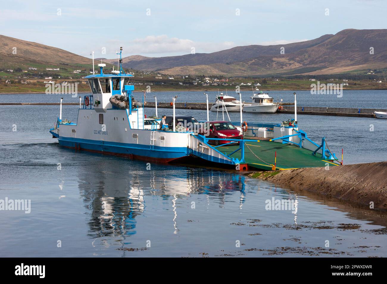 Valentia Island Car Ferry legt an Knightstown County Kerry, Irland Stockfoto