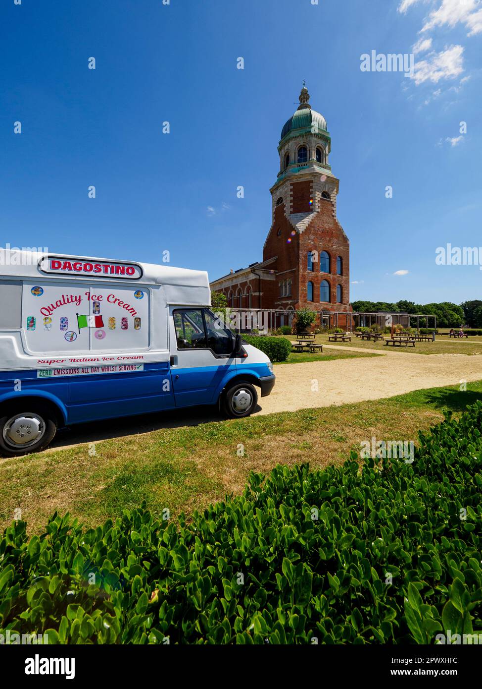 Die Kapelle und der Eiswagen im Royal Victoria Country Park, Netley, Hampshire. Stockfoto