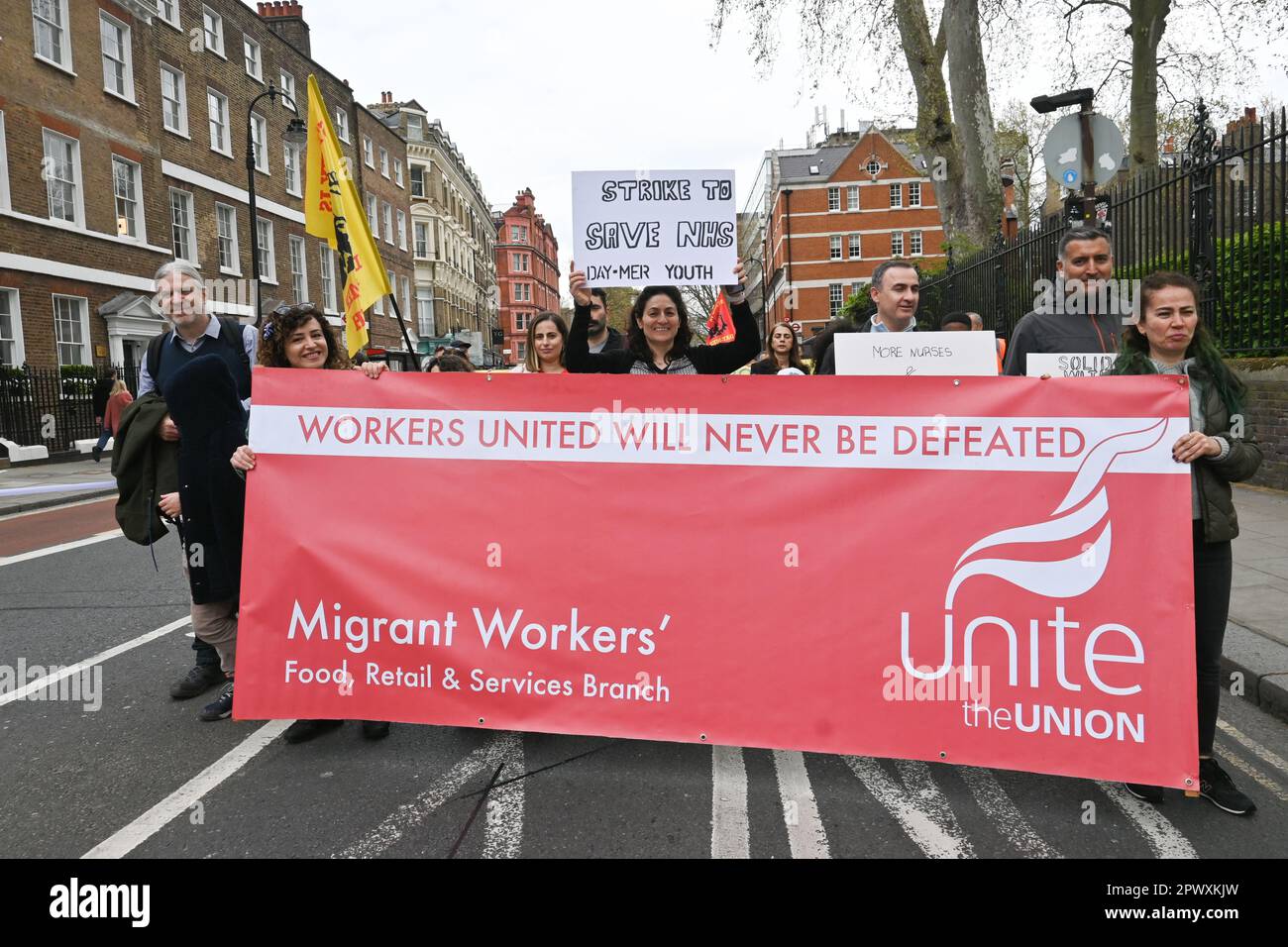 CLERKENWELL GREEN, LONDON, GROSSBRITANNIEN. 1. Mai 2023. Justice for Workers, London, Großbritannien. Kredit: Siehe Li/Picture Capital/Alamy Live News Stockfoto