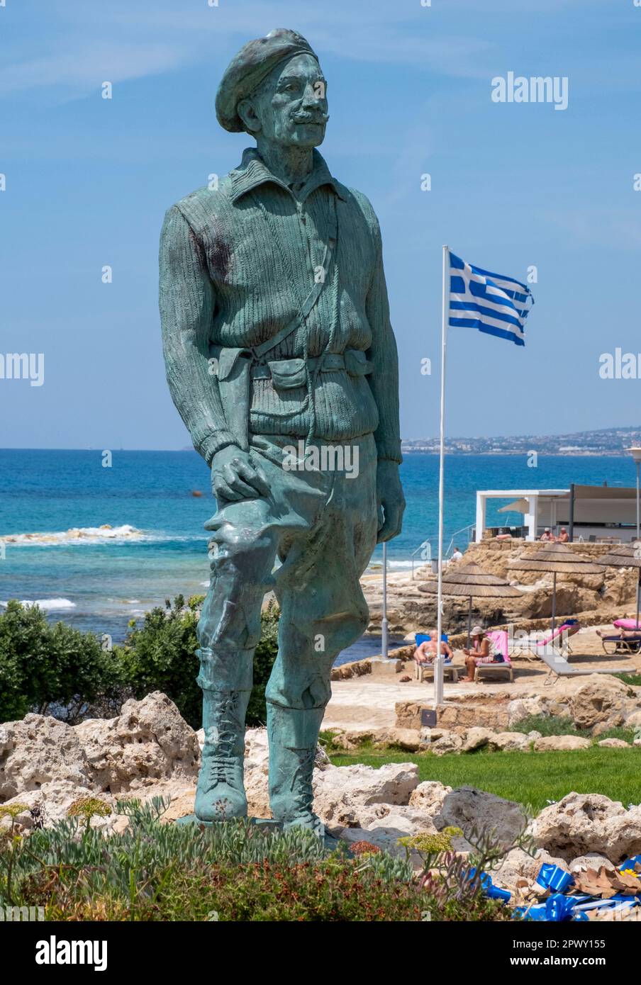 Statue von General George Grivas-Dhigenis, Führer des Befreiungskampfes des EOKA 1955-59 an der Küste von Chloraka, Paphos Zypern. Stockfoto