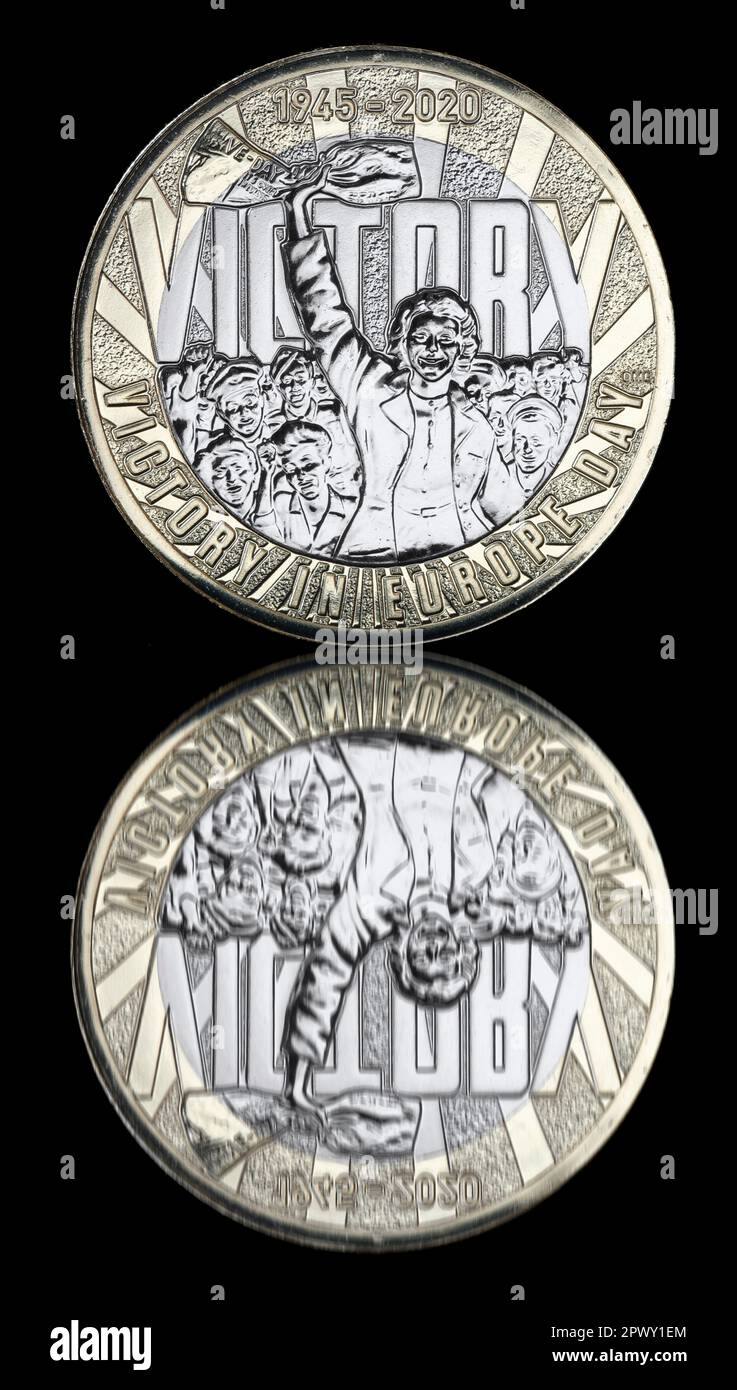 £2 2020 ausgegebene Münze anlässlich des 75. Jahrestags des Sieges in Europa. Der Oben hat ein Porträt von Königin Elisabeth II Stockfoto