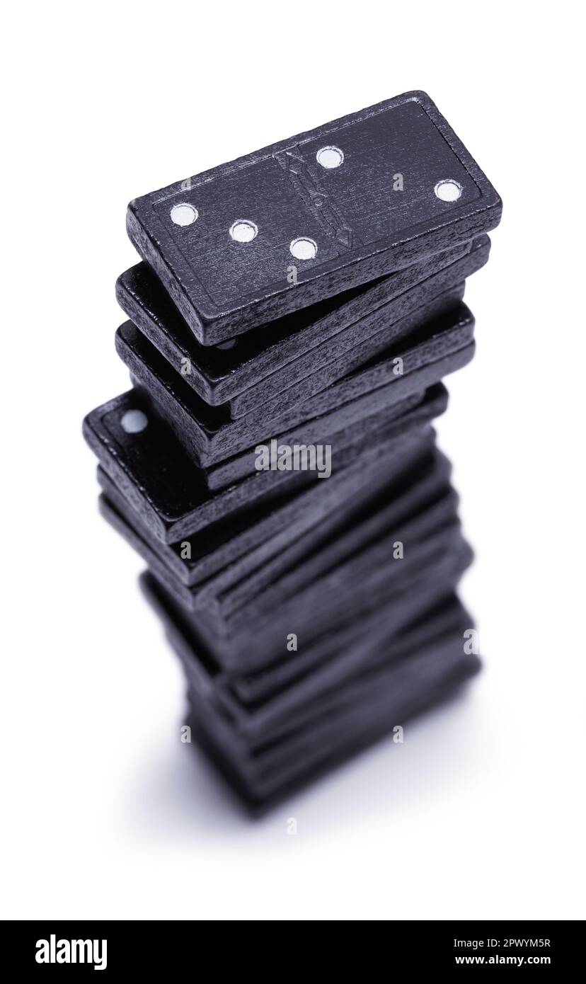 Ein Stapel Dominos, ausgeschnitten auf White. Stockfoto