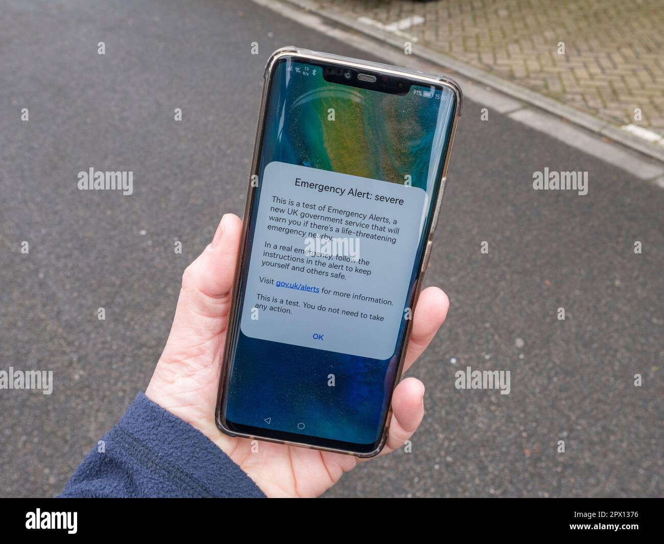 Die Notfallalarm-Testnachricht wurde an Einwohner des Vereinigten Königreichs am Sonntag, den 23. April 2023, London, Großbritannien gesendet. Stockfoto