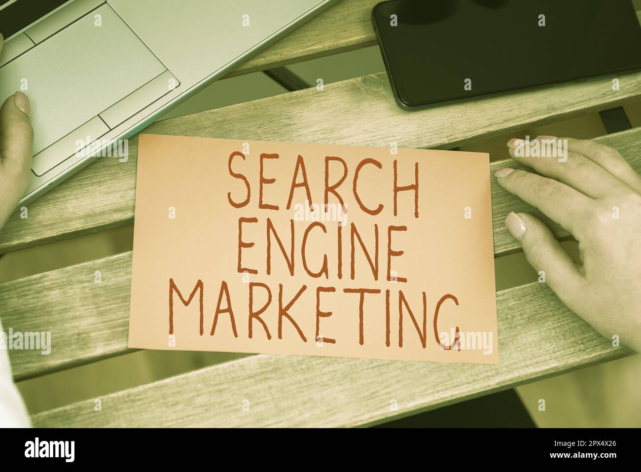 Textzeichen für Suchmaschinenmarketing, digitale Online-Optimierung des Geschäftskonzepts und Ranking von Websites Stockfoto