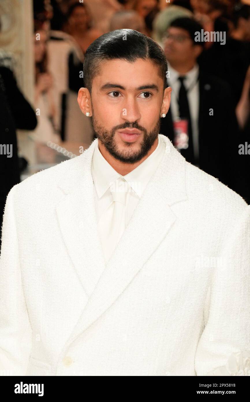 New York, USA. 01. Mai 2023 Bad Bunny auf dem roten Teppich in den 2023-Jahren traf Gala zu Ehren von Karl Lagerfeld, A Line of Beauty, im Metropolitan Museum of Art in New York, USA, am Montag, den 1. Mai 2023. Kredit: Jennifer Graylock Stockfoto