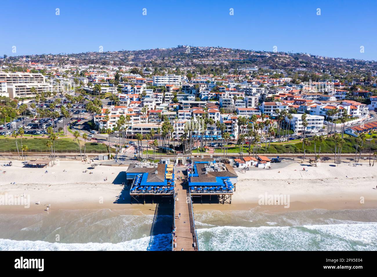 Blick aus der Vogelperspektive auf San Clemente California mit Pier- und Strandurlaub in den Vereinigten Staaten Stockfoto