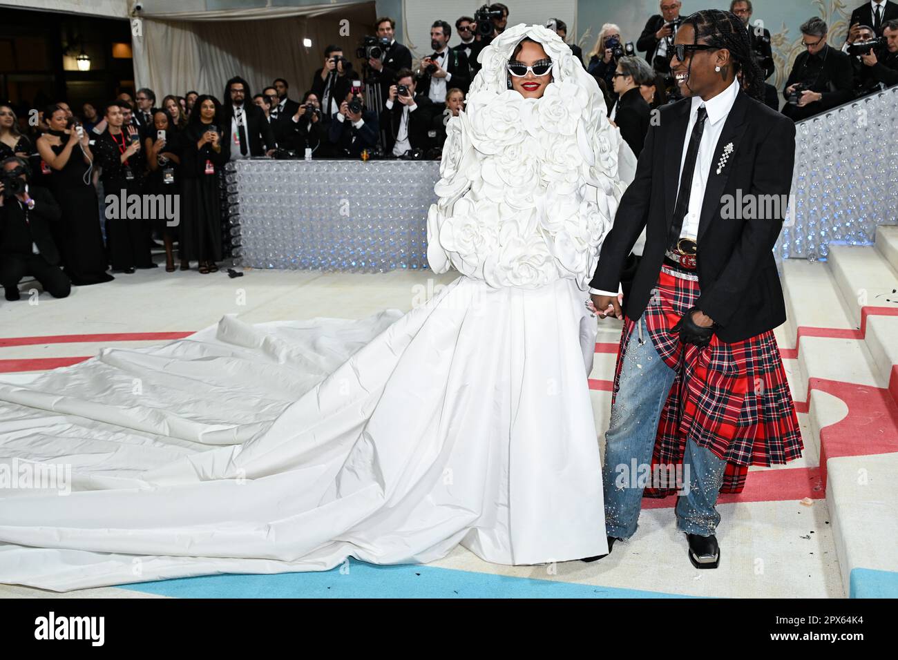 New York, USA. 1. Mai 2023. New York, USA. 1. Mai 2023. Rihanna und Rocky treffen im Met Gala 2023 im Metropolitan Museum of Art in New York ein. Das diesjährige Thema ist Karl Lagerfeld A Line of Beauty. Kredit: Doug Peters/Alamy Live News Stockfoto