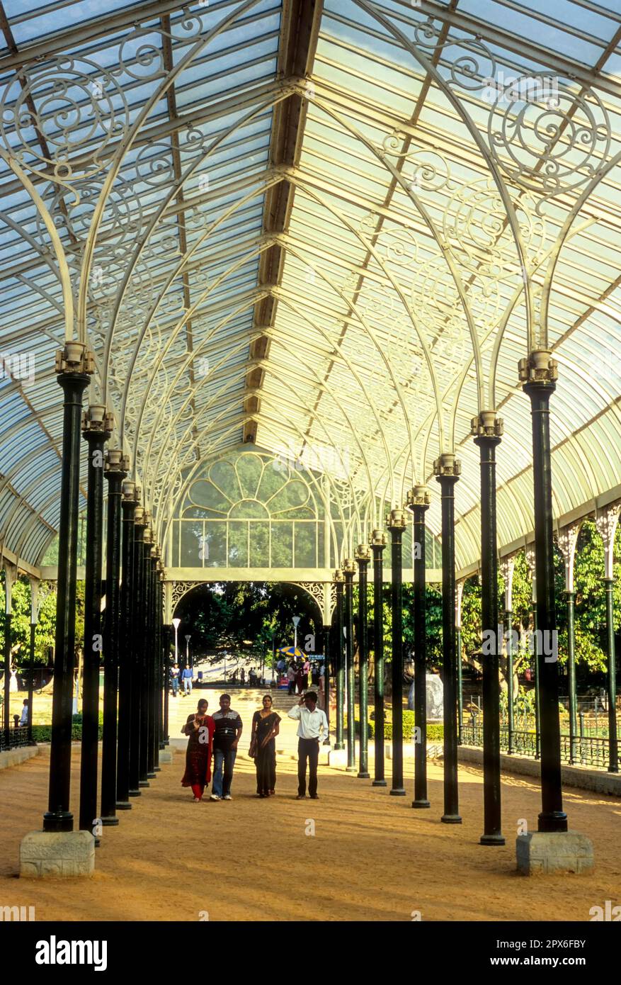 Größtes Glashaus in Indien in den botanischen Gärten von Lal Bagh in Bengaluru Bangalore, Karnataka, Südindien, Indien, Asien Stockfoto