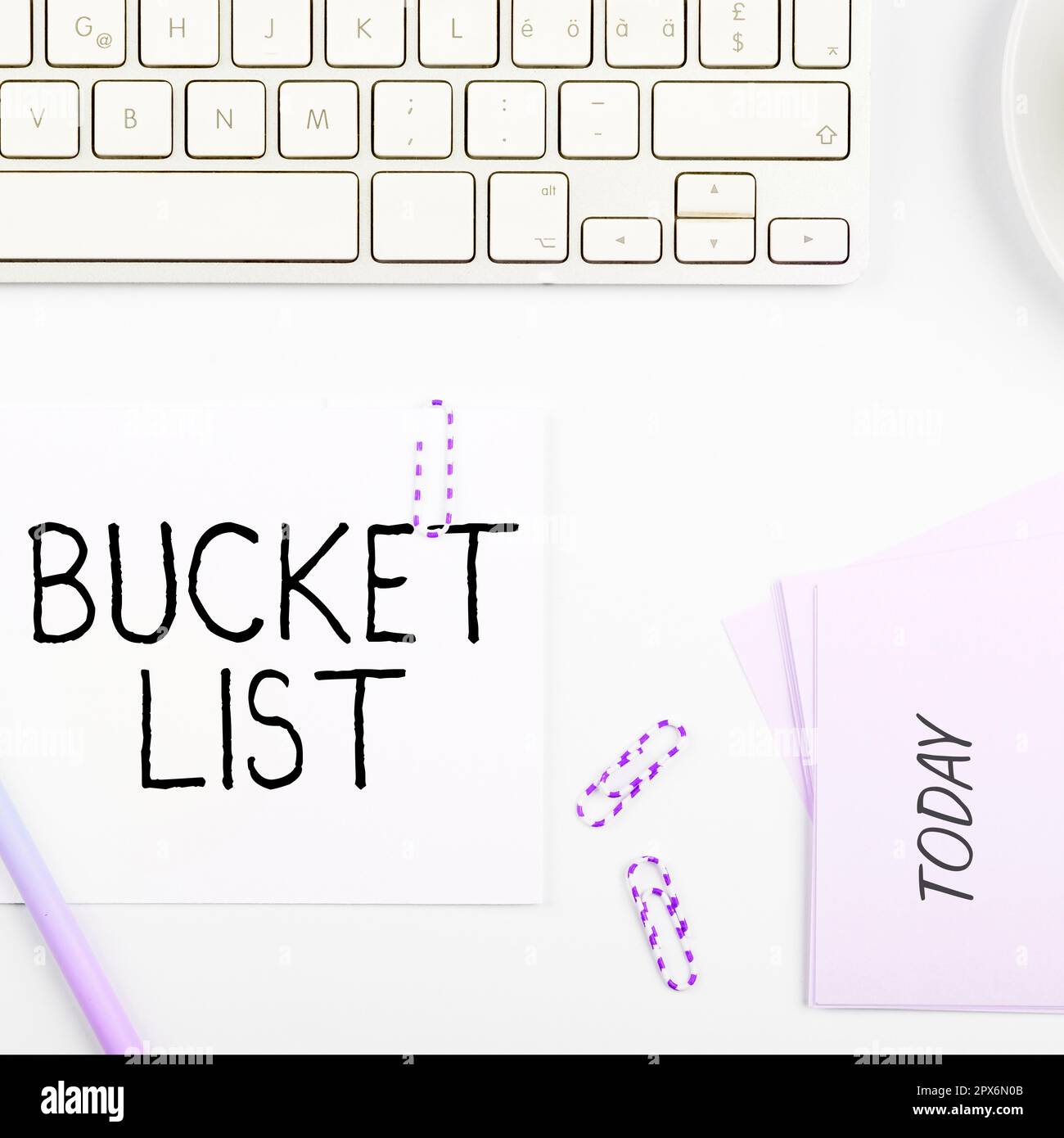 Konzeptionelle Überschrift Bucket List, Business zeigt eine Liste der Dinge, die eine Person gerne tun oder erreichen würde Stockfoto