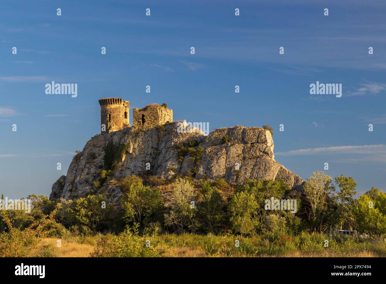 Die Ruinen von Chateau de l´befinden sich in der Nähe von Chateauneuf-du-Pape, Provence, Frankreich Stockfoto