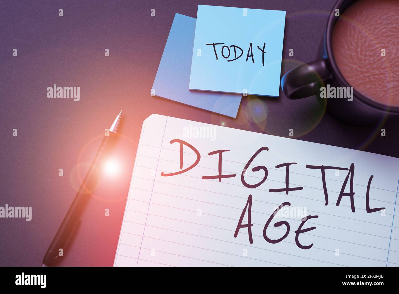 Textunterschrift zur Darstellung des digitalen Zeitalters, Word zur Einführung des PCs mit nachfolgender Technologie Stockfoto