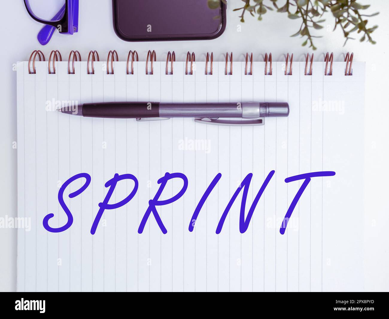 Schild mit Sprint, Geschäftsübersicht, um mit Höchstgeschwindigkeit zu fahren, insbesondere für kurze Strecken. Zeitraum der Produktentwicklung Stockfoto Schild mit Sprint, Geschäftsübersicht, um mit Höchstgeschwindigkeit zu fahren, insbesondere für kurze Strecken. Zeitraum der Produktentwicklung Stockfoto