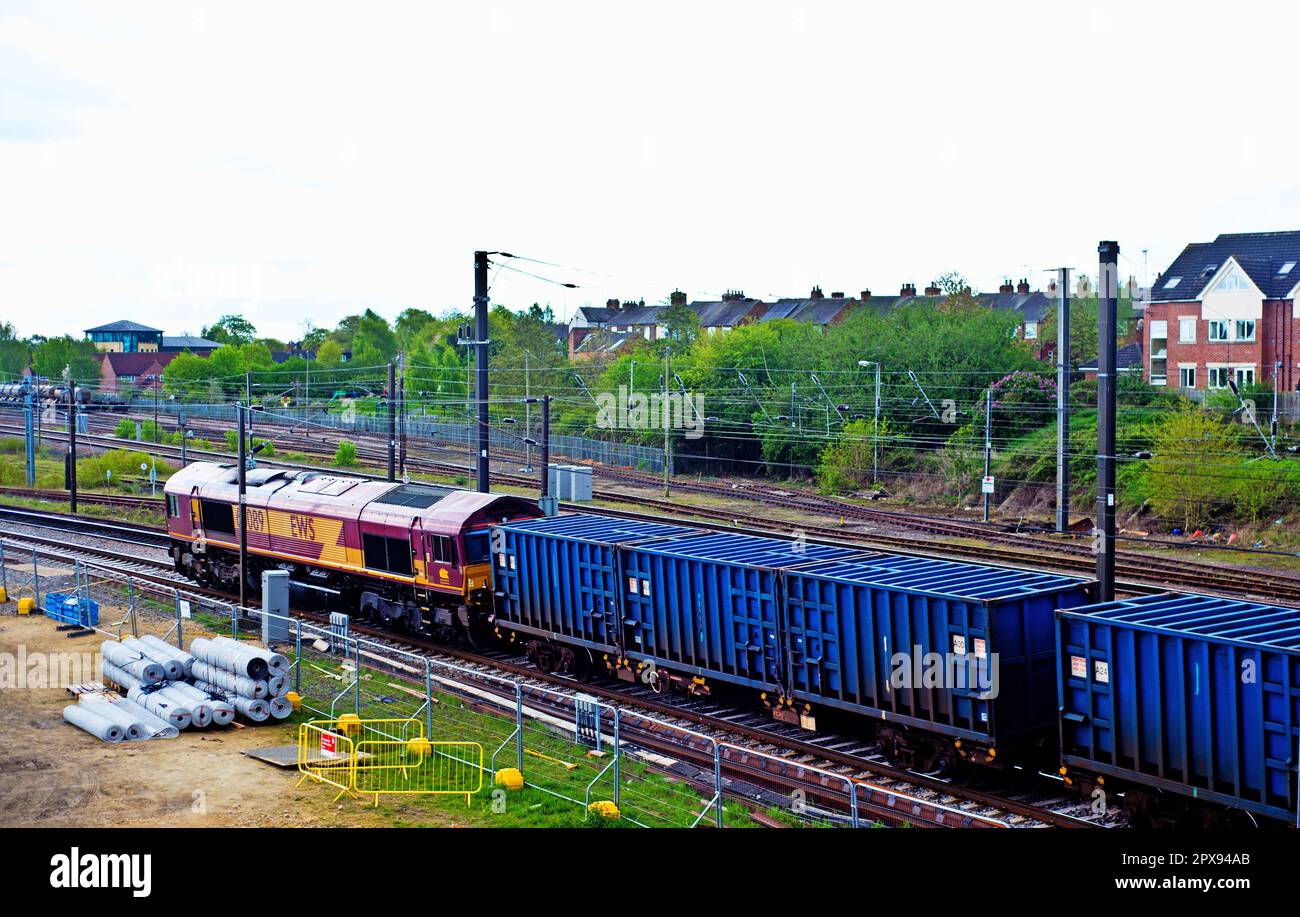Klasse 66089 in einem Güterzug nach York, Water End, York, North Yorkshire, England Stockfoto
