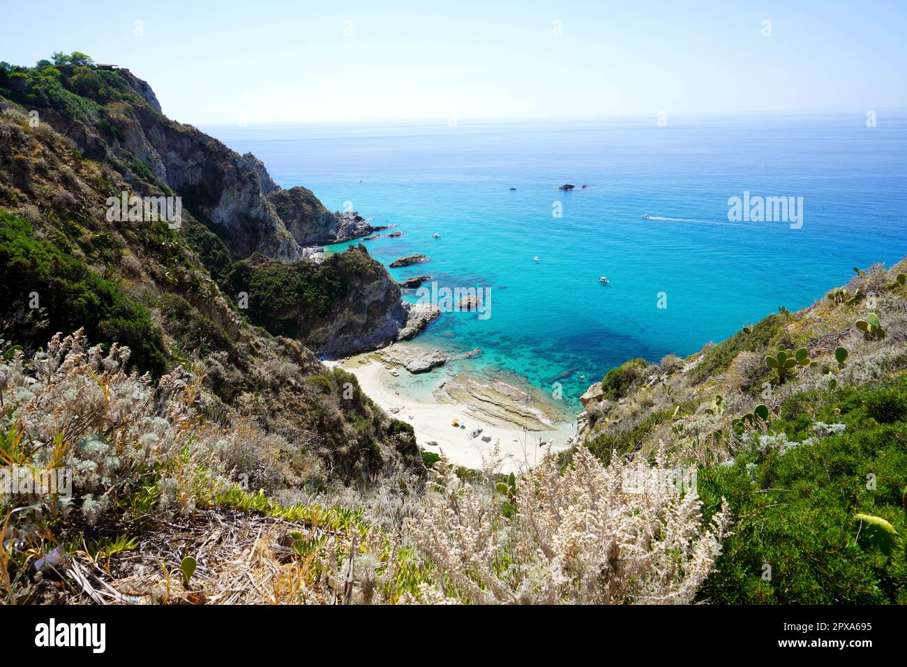 Luftaufnahme des Strands Praia I Focu an der Kalabrienküste, Capo Vaticano, Italien Stockfoto