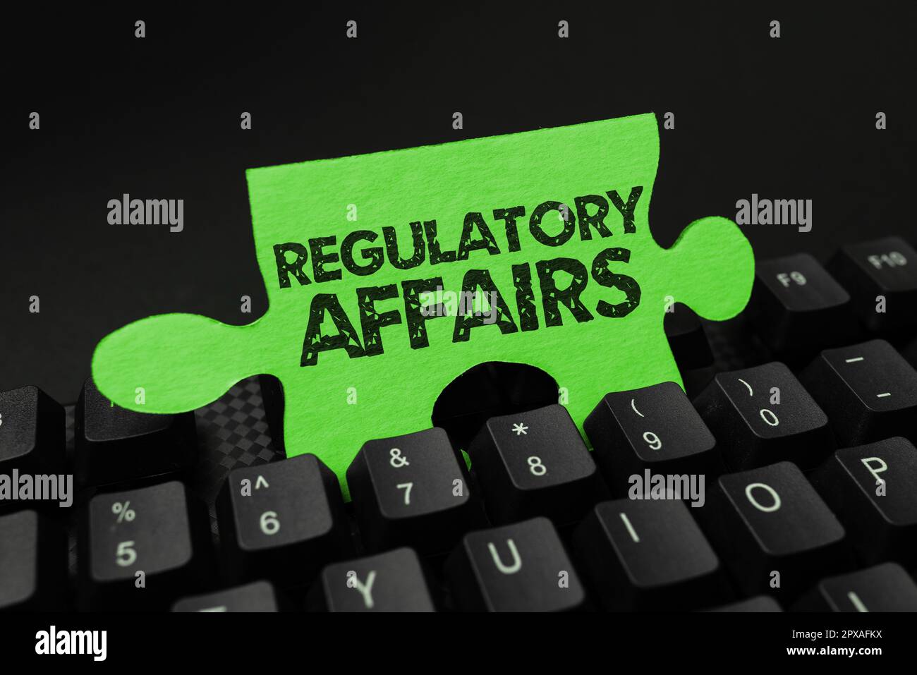 Schreiben mit Text Regulatory Affairs, Word für den Wunsch der Regierungen, die öffentliche Gesundheit zu schützen Stockfoto