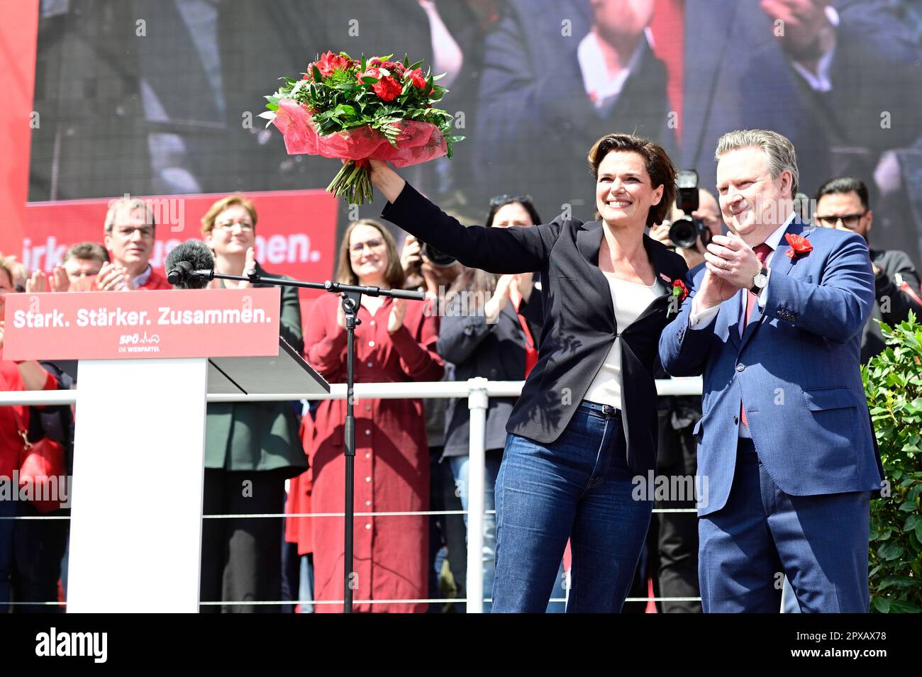 Wien, Österreich. 01. Mai 2023 SPÖ-Parteiführer Pamela Rendi-Wagner (L ...