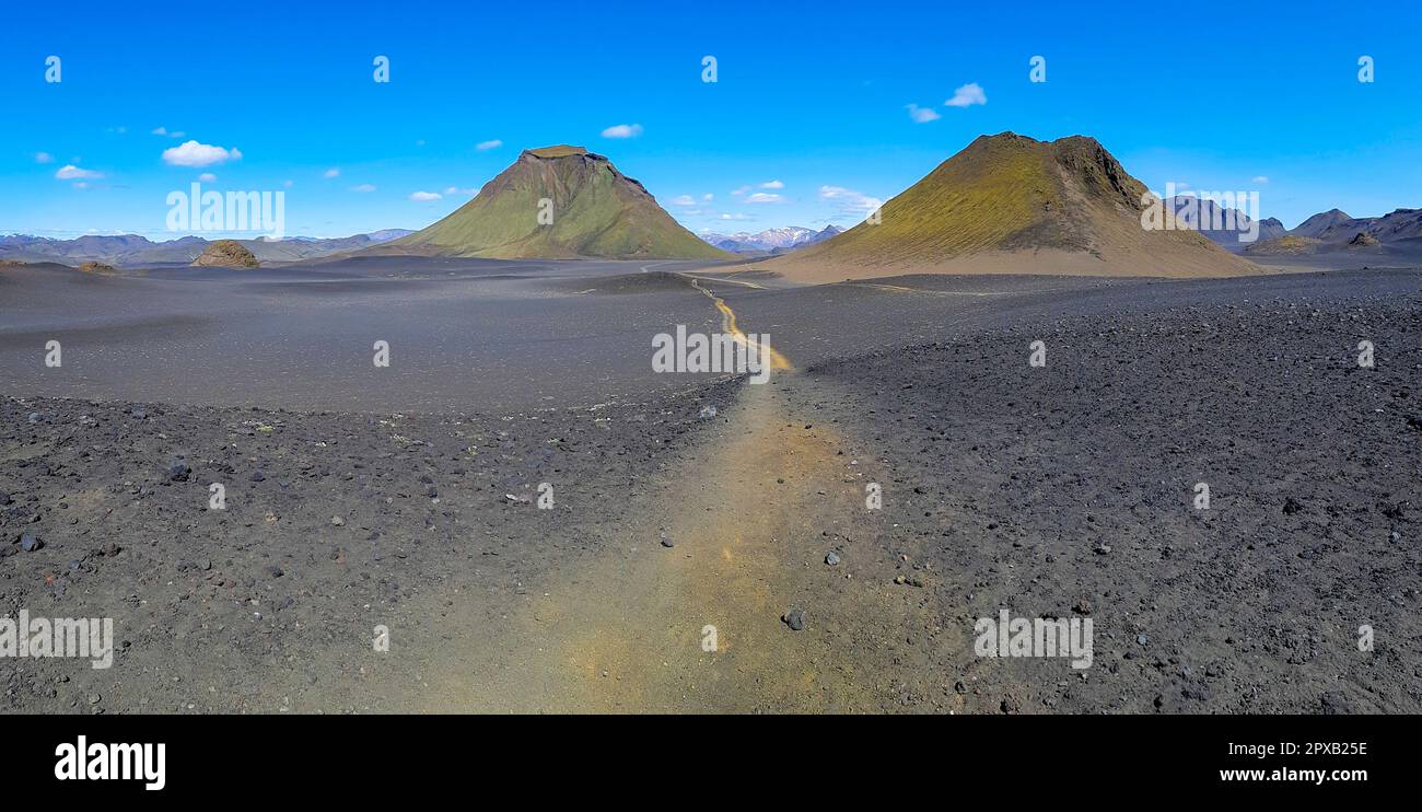 Schwarze Vulkanlandschaft im Katla Naturschutzgebiet auf Laugavegur  Wanderweg in Island. Reisen und Tourismus Stockfotografie - Alamy