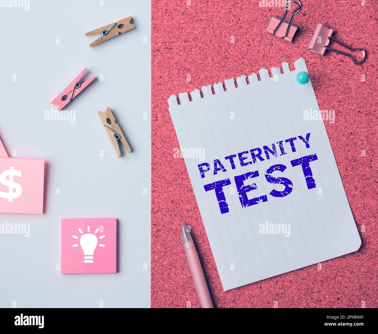 Schild zeigt Vaterschaftstest, konzeptionelles Foto ein DNATest, um zu bestimmen, ob ein