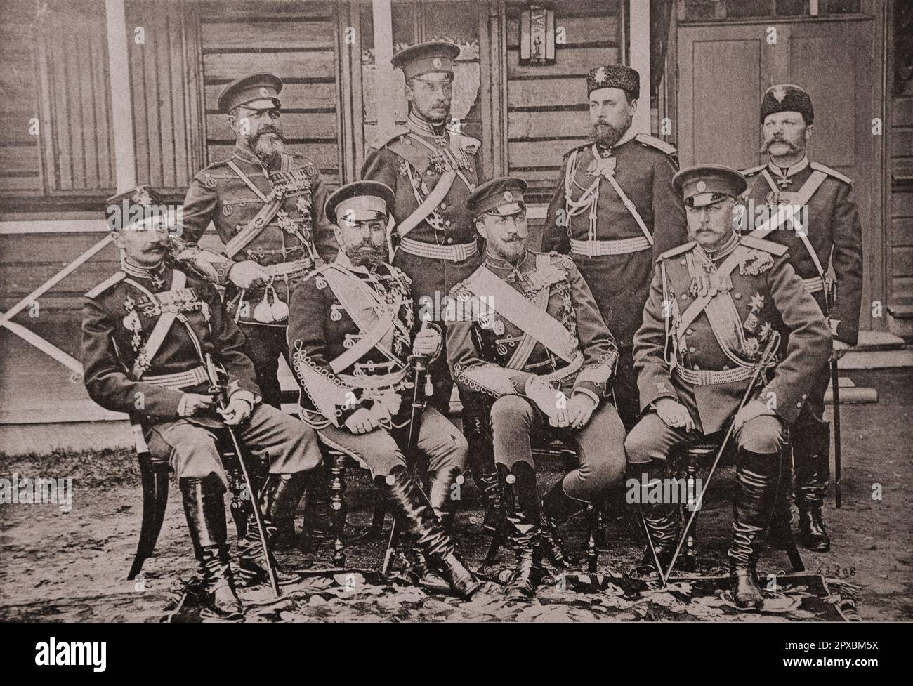 Kaiserliche Russische Armee. Seine Exzellenz, Großherzog Nocolas Nicolaijewitsch, Kommandeur der 2. Kavallerie-Division und Regimentschefs der Division Stockfoto