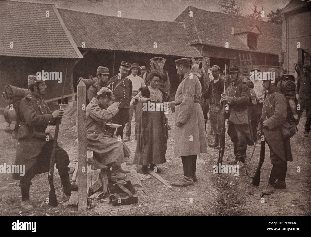 Erster Weltkrieg Erste deutsche Gefangene. Die Gefangenen, die wir aufnehmen, beschweren sich meistens über Hunger und Durst. Wir füttern sie. Stockfoto
