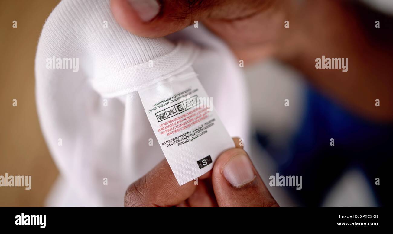 Etikett Mit Anweisungen Zum Waschen Und Waschen Synthetischer Kleidung Stockfoto