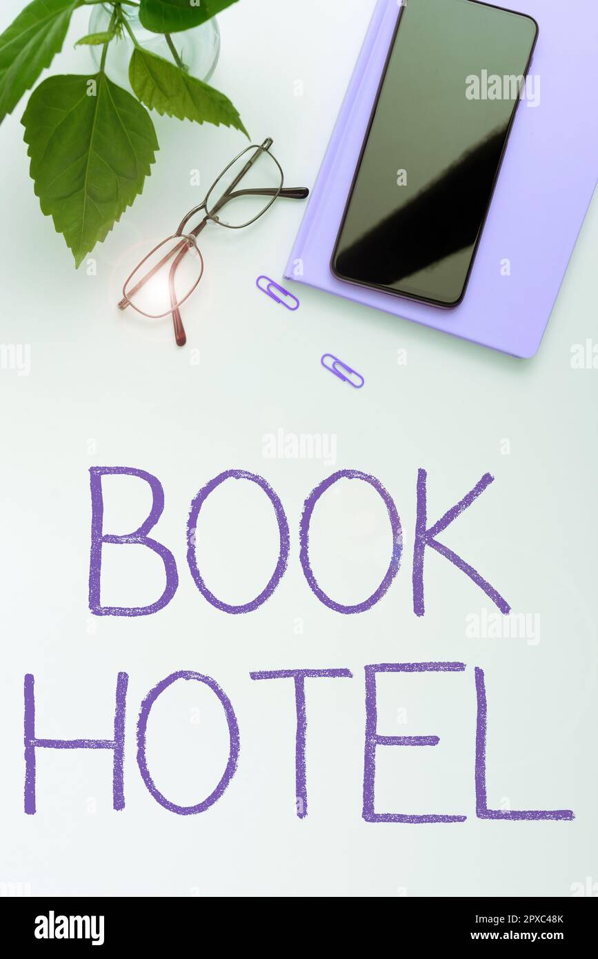 Schild mit der Aufschrift „Book Hotel, Business Concept“ ein Arrangement, das Sie für ein Hotelzimmer oder eine Unterkunft treffen Stockfoto