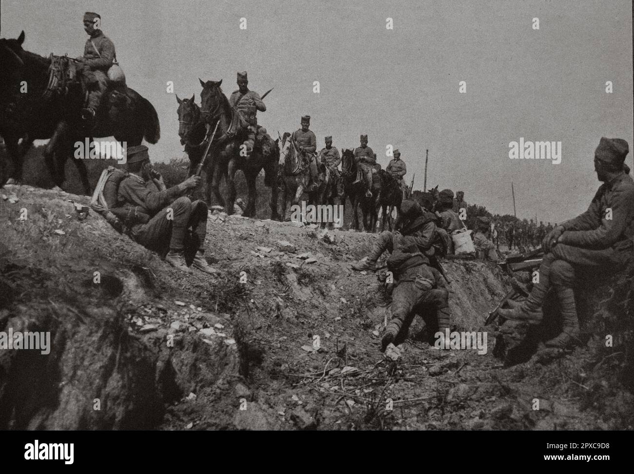 Erster Weltkrieg Der serbische Widerstand. Serbische Truppen, die von der bulgarischen Grenze zurückgebracht wurden, um sich gegen die Austro-Deutschen aus dem Norden zu stellen. Stockfoto