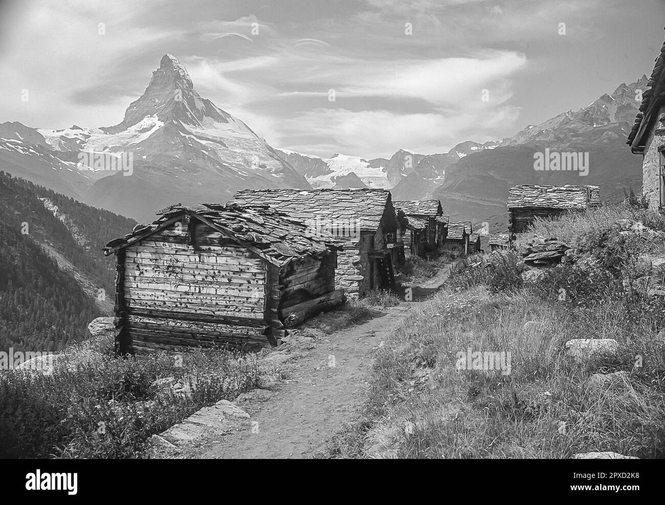 Diese Bilderserie zeigt die Berge in der Nähe des Schweizer Kurorts Zermatt, die hier im kleinen alm-Dorf Findeln Alm mit Blick auf das Matterhorn zu sehen sind Stockfoto