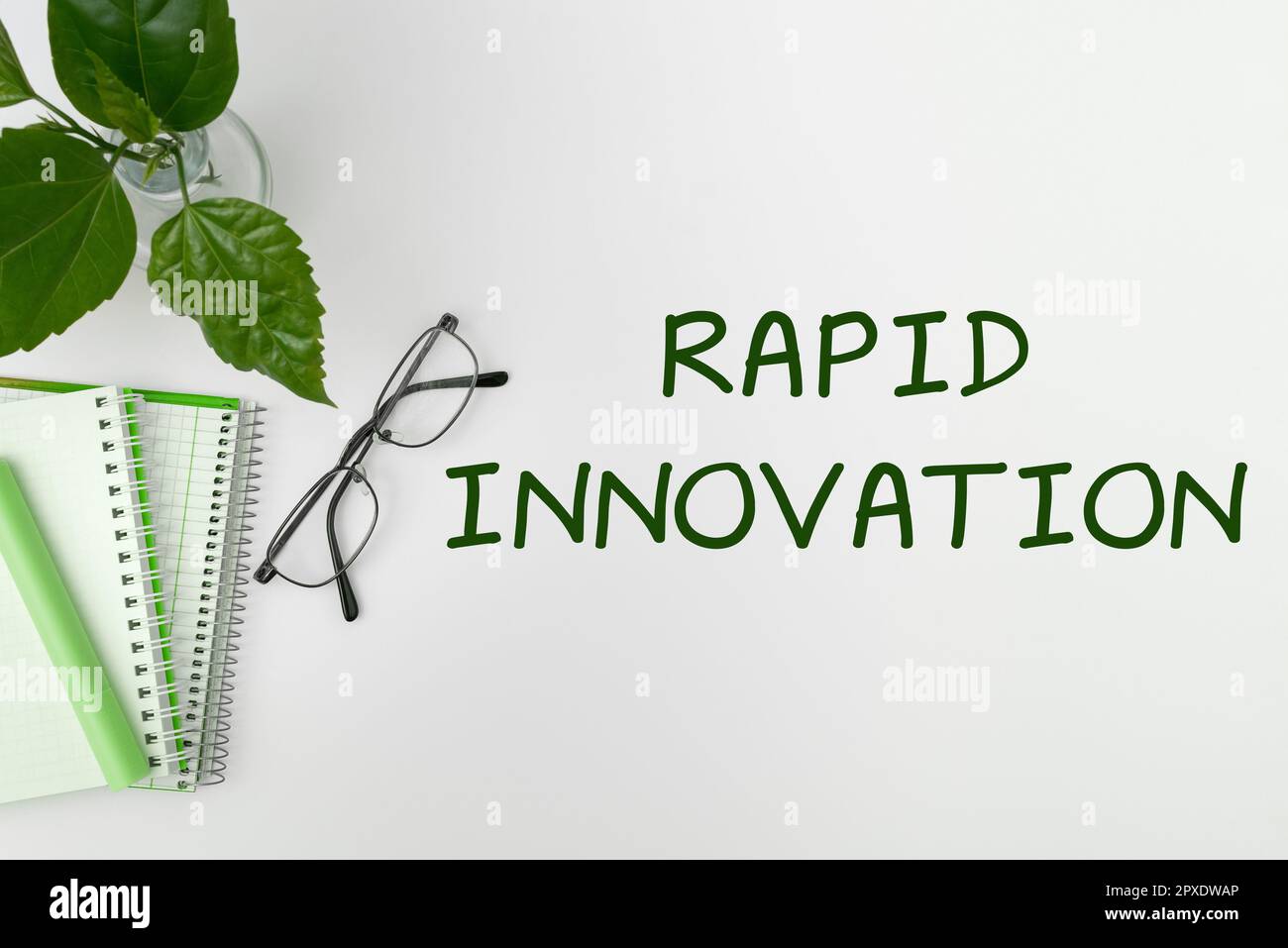 Konzeptionelle Überschrift Schnelle Innovation, Geschäftsübersicht charakteristisch für eine Website, die Suchmaschinenalgorithmen verwendet Stockfoto