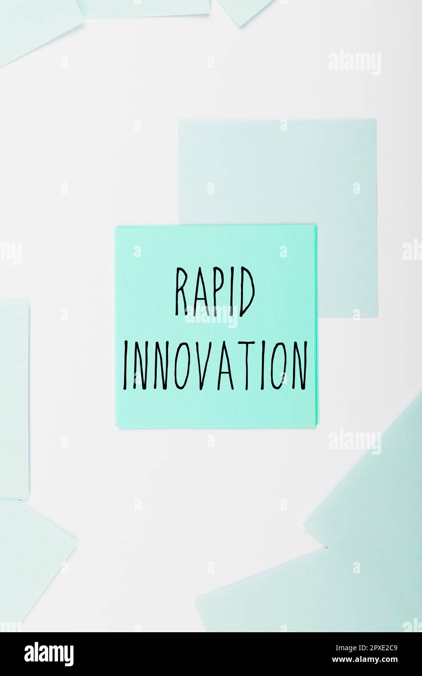 Schild mit Rapid Innovation, konzeptionelle Fotocharakteristik einer Website, die Suchmaschinenalgorithmen verwendet Stockfoto