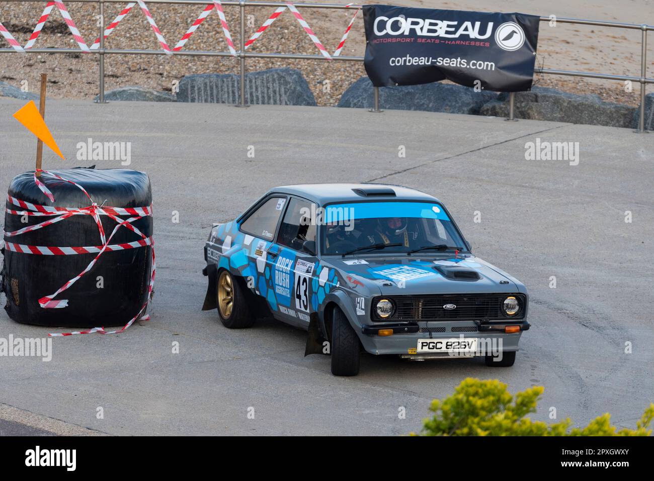 Gary Mason fährt mit einem Ford Escort Mk2 an der Corbeau Seats Rallye an der Küste in Clacton, Essex, Großbritannien. Mitfahrer John Matthews Stockfoto