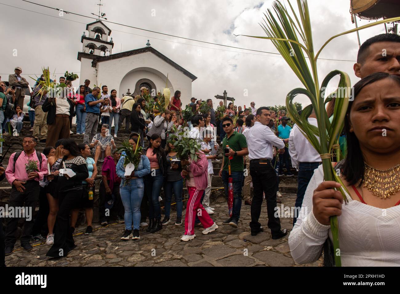 Menschenmassen versammeln sich zum Domingo de Ramos (Palmensonntag), dem ersten Tag des Semana Santa (Heilige Woche) in Popayan, Kolumbien Stockfoto