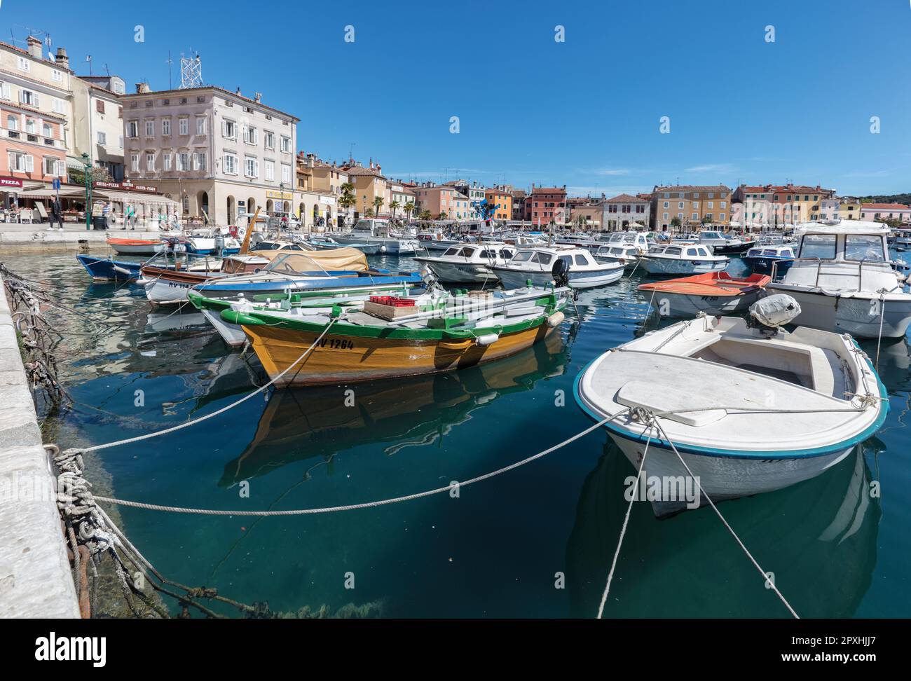 Italienischer Hafen An Der Adria