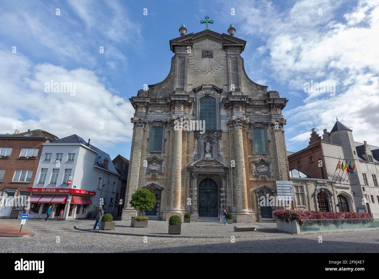 St. Peter und Paul Kirche, Sint-Pieter-en-Pauluskerk Barockkirche Ende des 17. Jahrhunderts im Veemarkt in der Altstadt von Mechelen, Belgien Stockfoto