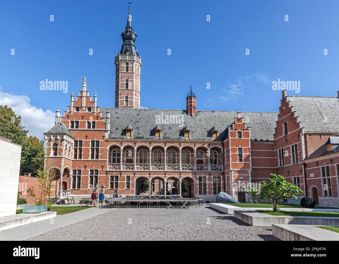 Hof Van Busleyden ein Renaissance-Gebäude aus dem 16. Jahrhundert, heute ein Kunstmuseum und Ausstellungszentrum in Frederik de Merodestraat in der Altstadt von Mechelen. Stockfoto