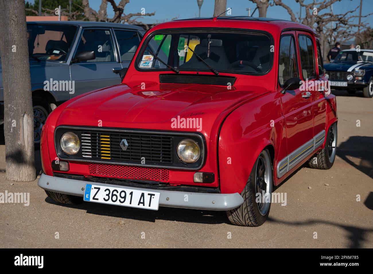Detail eines wunderschönen französischen Oldtimers in Spanien, ein roter Renault 4 Stockfoto